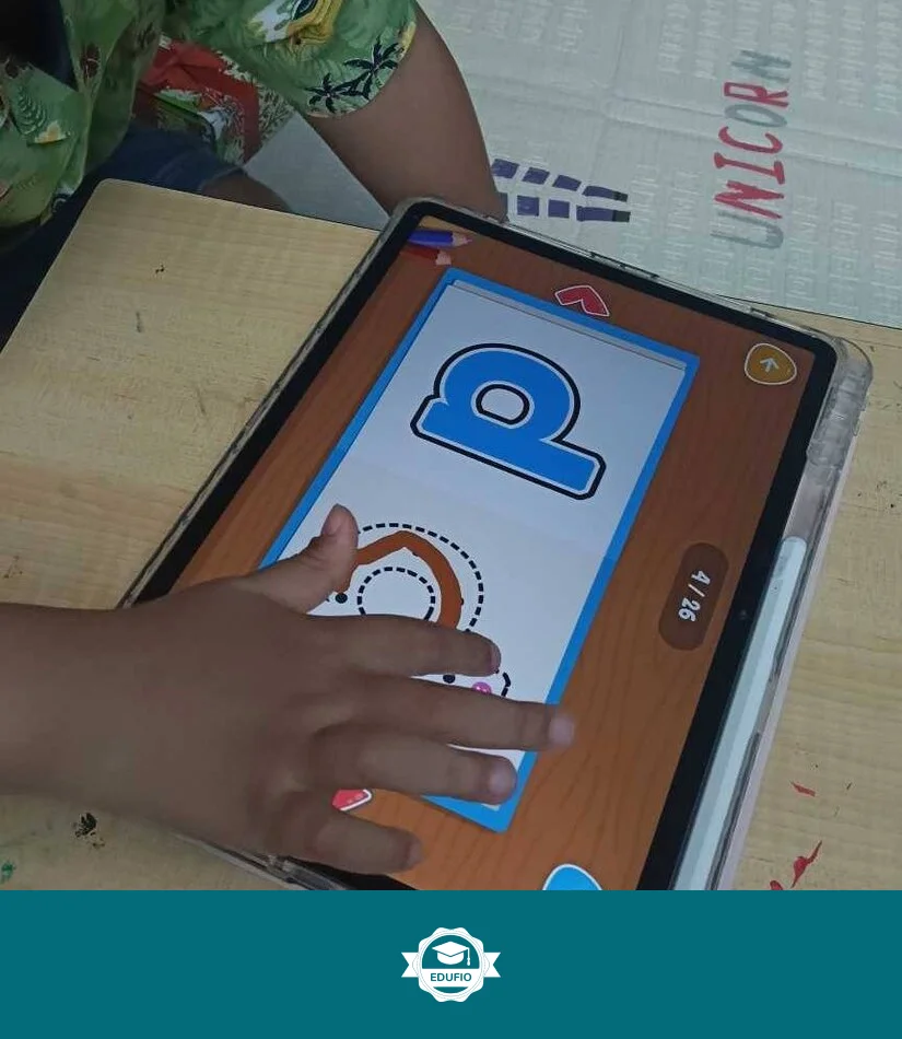 Tutor Edufio mendampingi siswa di kelas les anak Jogja