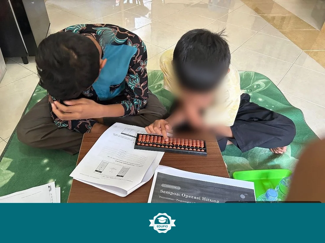 Galeri kelas les berhitung Jogja: siswa bersama tutor Edufio