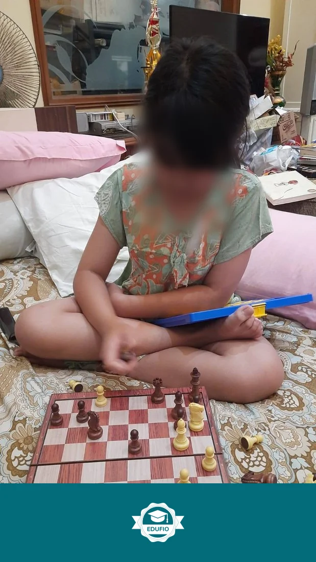 Tutor Edufio mendampingi siswa di kelas les catur Jogja
