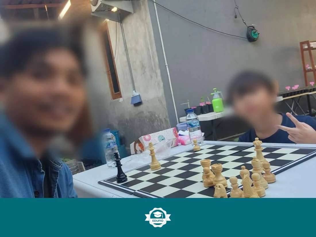 Momen sesi les catur Jogja sedang berlangsung