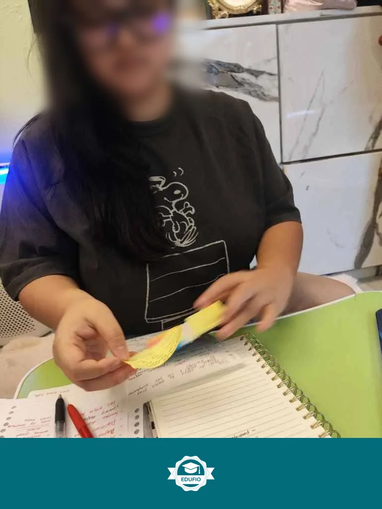Tutor Edufio mendampingi siswa di kelas les ekonomi Jogja