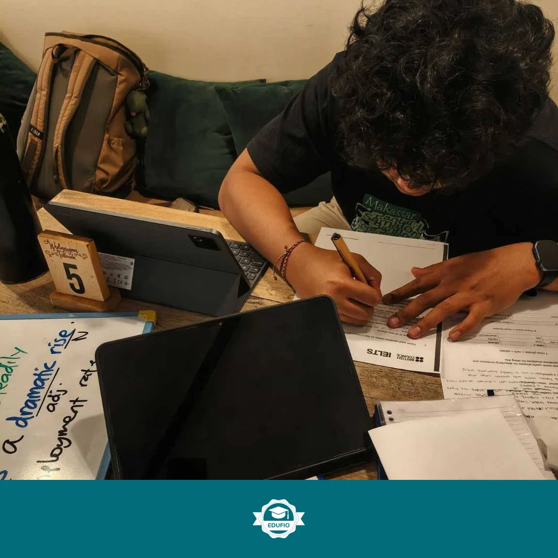 Momen sesi les IELTS Jogja sedang berlangsung
