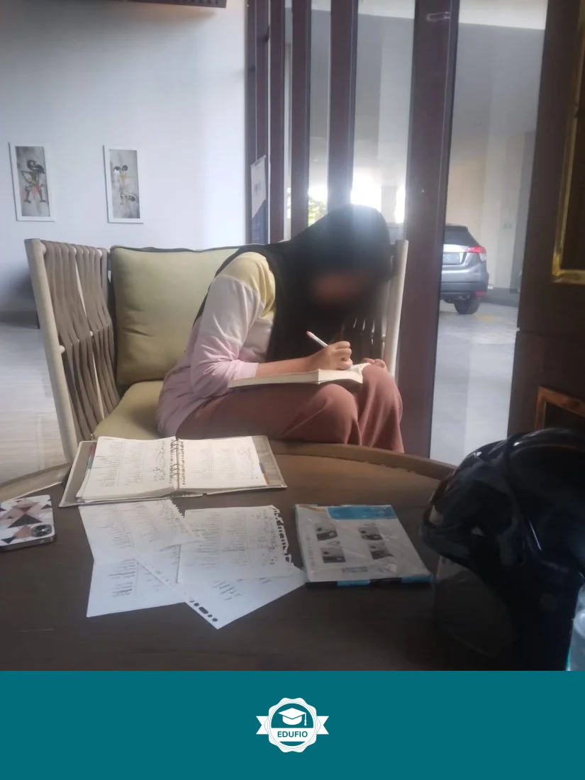 Momen sesi les bahasa jepang Jogja sedang berlangsung