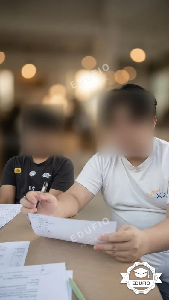 Momen sesi les kimia Jogja sedang berlangsung