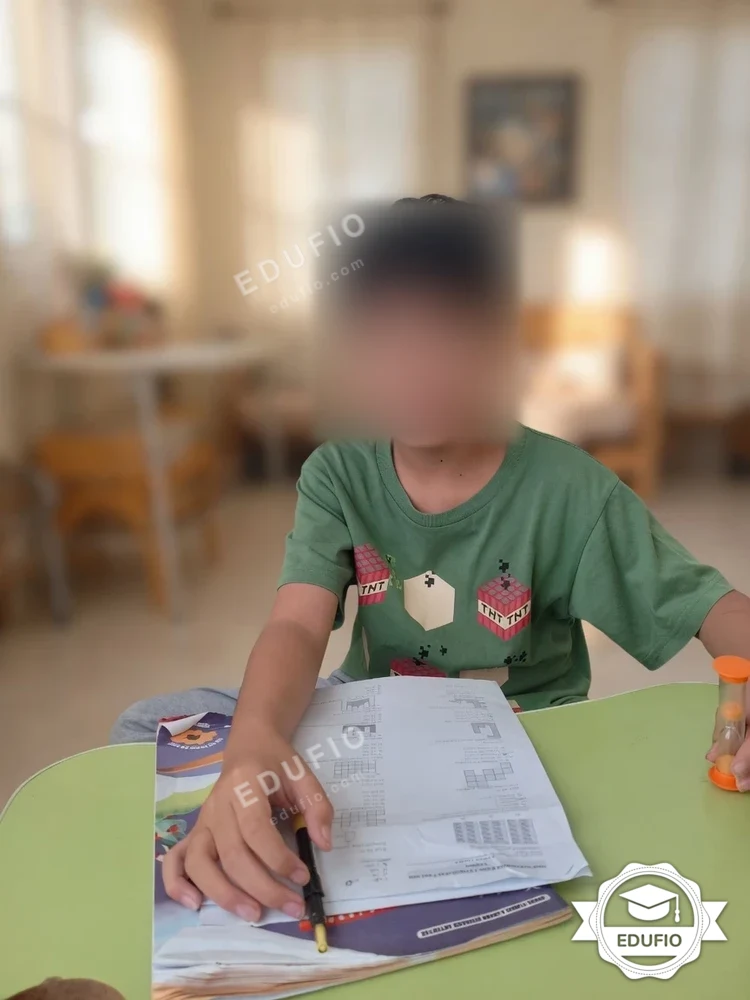 Galeri kelas les matematika Jogja: siswa bersama tutor Edufio