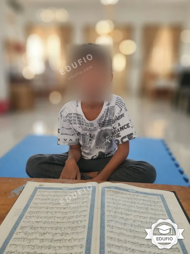 Momen sesi les mengaji Jogja sedang berlangsung