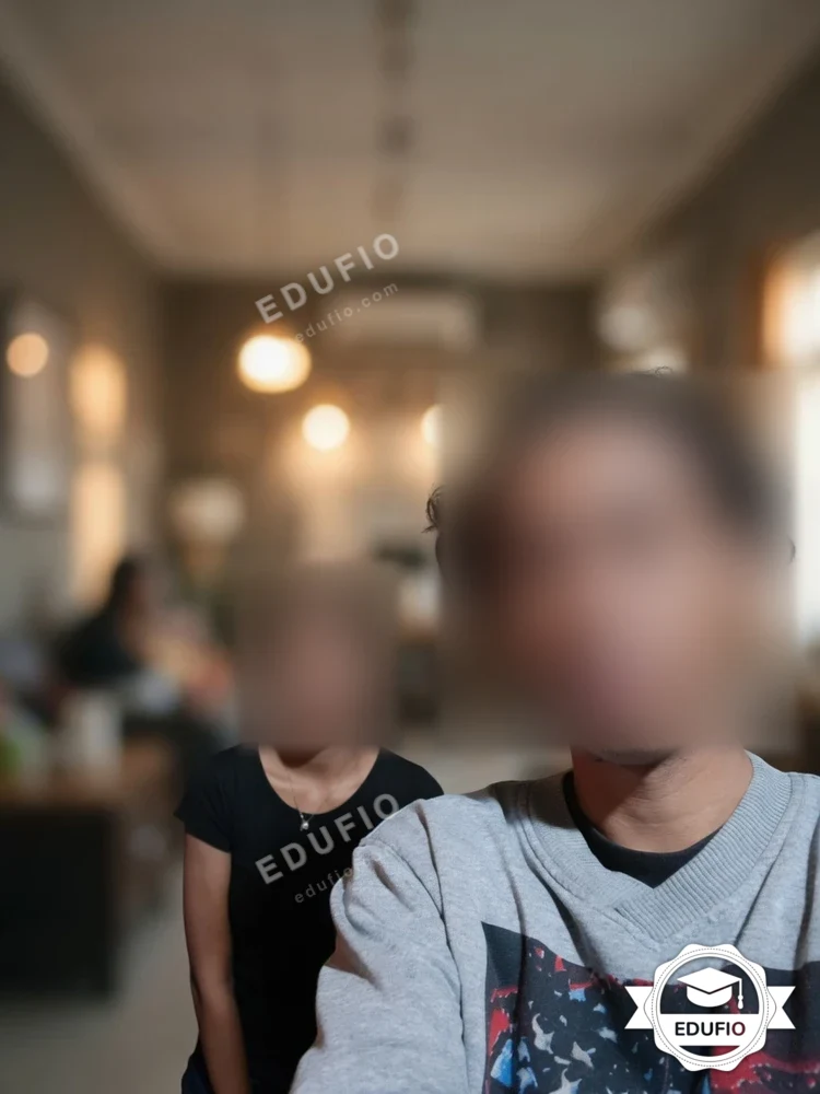 Tutor Edufio mendampingi siswa di kelas les piano Jogja