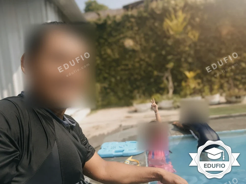 Momen sesi les renang Jogja sedang berlangsung