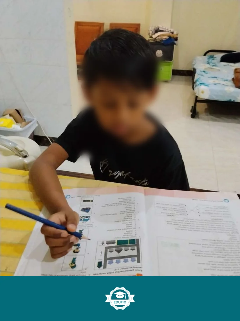 Tutor Edufio mendampingi siswa di kelas les SD Bantul