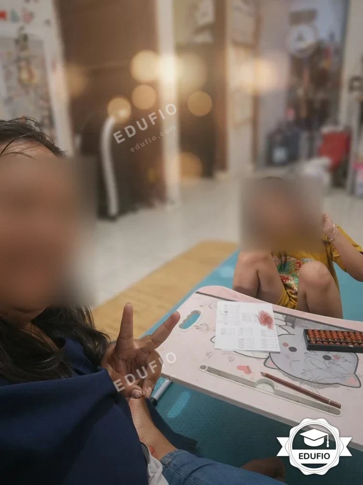Galeri kelas les sempoa Jogja: siswa bersama tutor Edufio