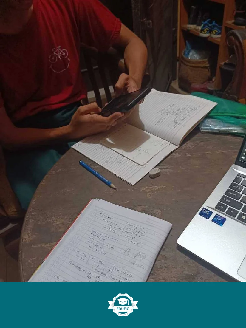 Tutor Edufio mendampingi siswa di kelas les SMA Jogja
