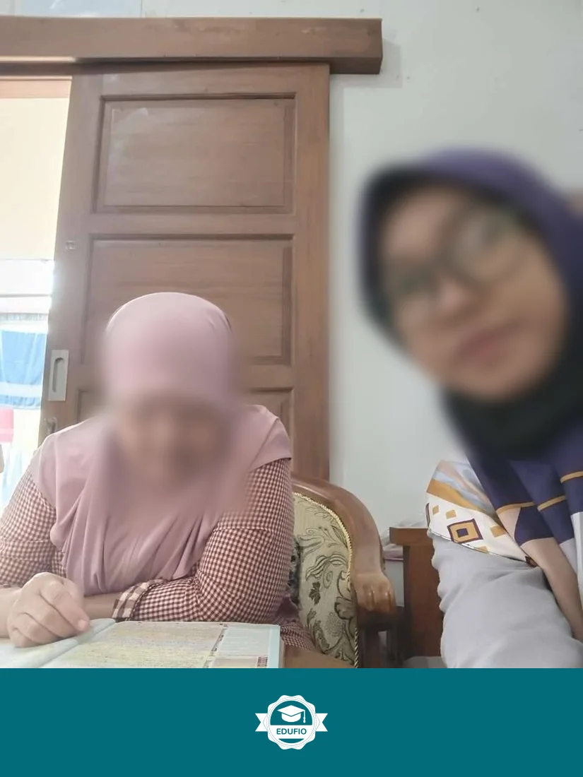 Tutor Edufio mendampingi siswa di kelas les tahfidz Jogja