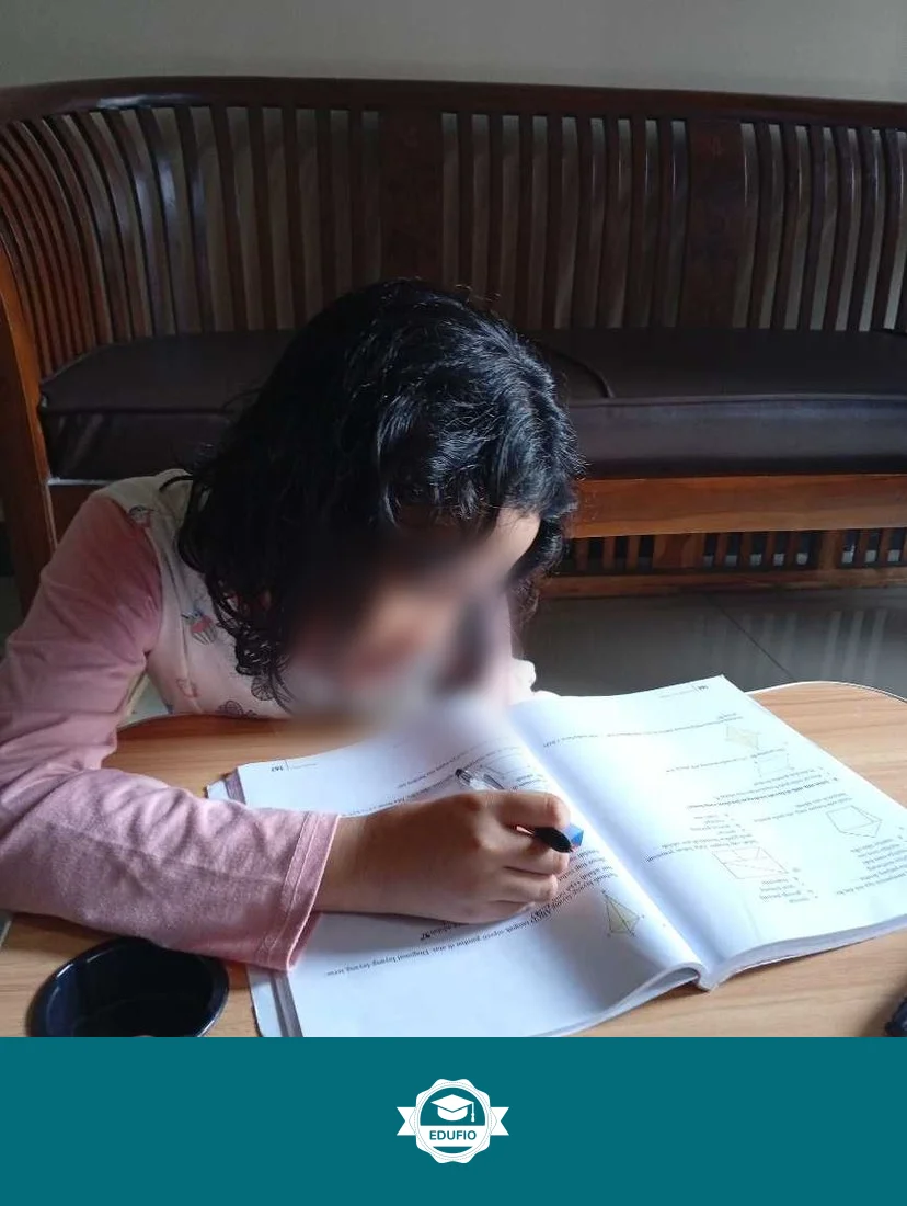 Tutor Edufio mendampingi siswa di kelas les TOEFL Bantul