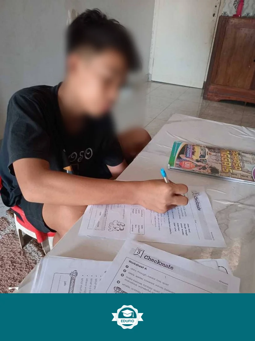 Momen sesi les TOEFL Bantul sedang berlangsung