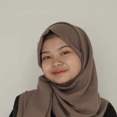 Tutor Edufio Bilqis N., Sastra Inggris UNY, mengajar di Sewon