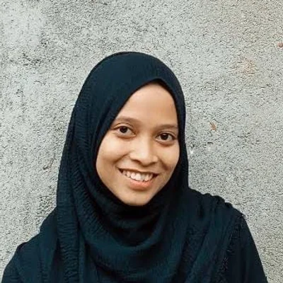 Tutor Edufio Hindun D., Pendidikan Bahasa Arab UIN Sunan Kalijaga, mengajar di Ngaglik