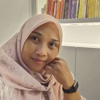 Tutor Edufio Miss R., Bahasa Inggris UTY, mengajar di Banguntapan