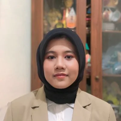 Tutor Edufio Nisa D., Ilmu Komunikasi UGM, mengajar di Kotagede